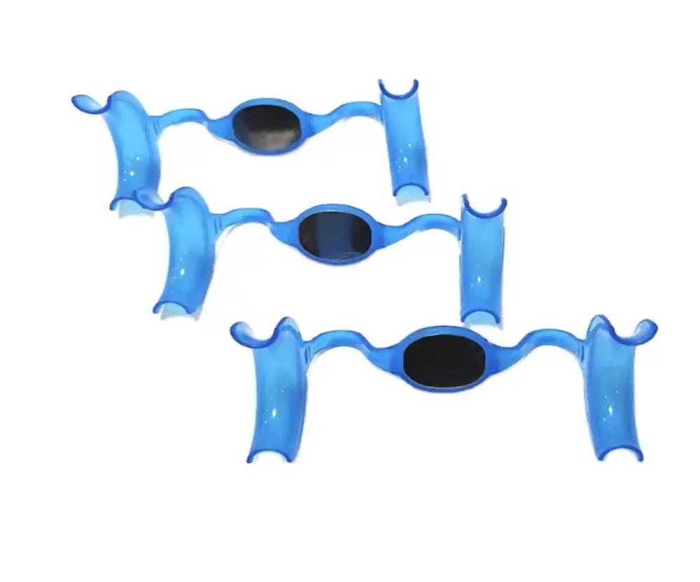 Retracor with mirror